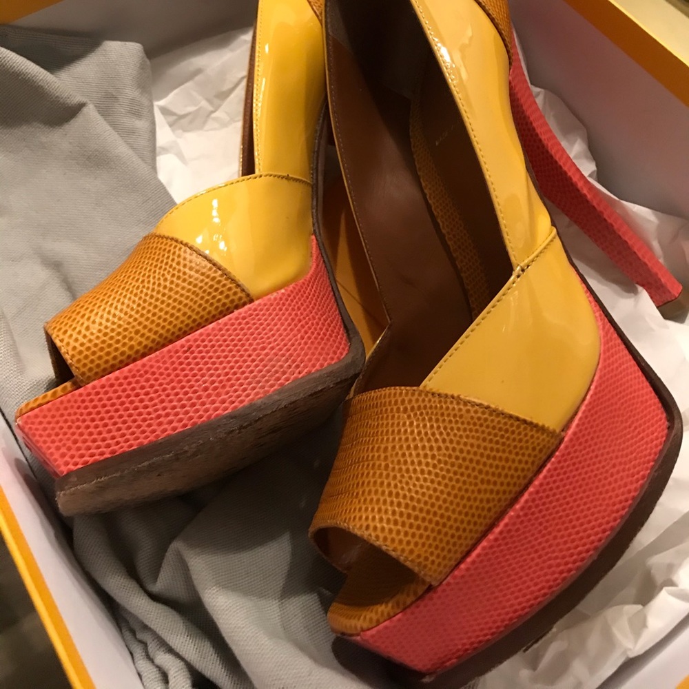 S O L D ‼️‼️‼️Fendi pumps